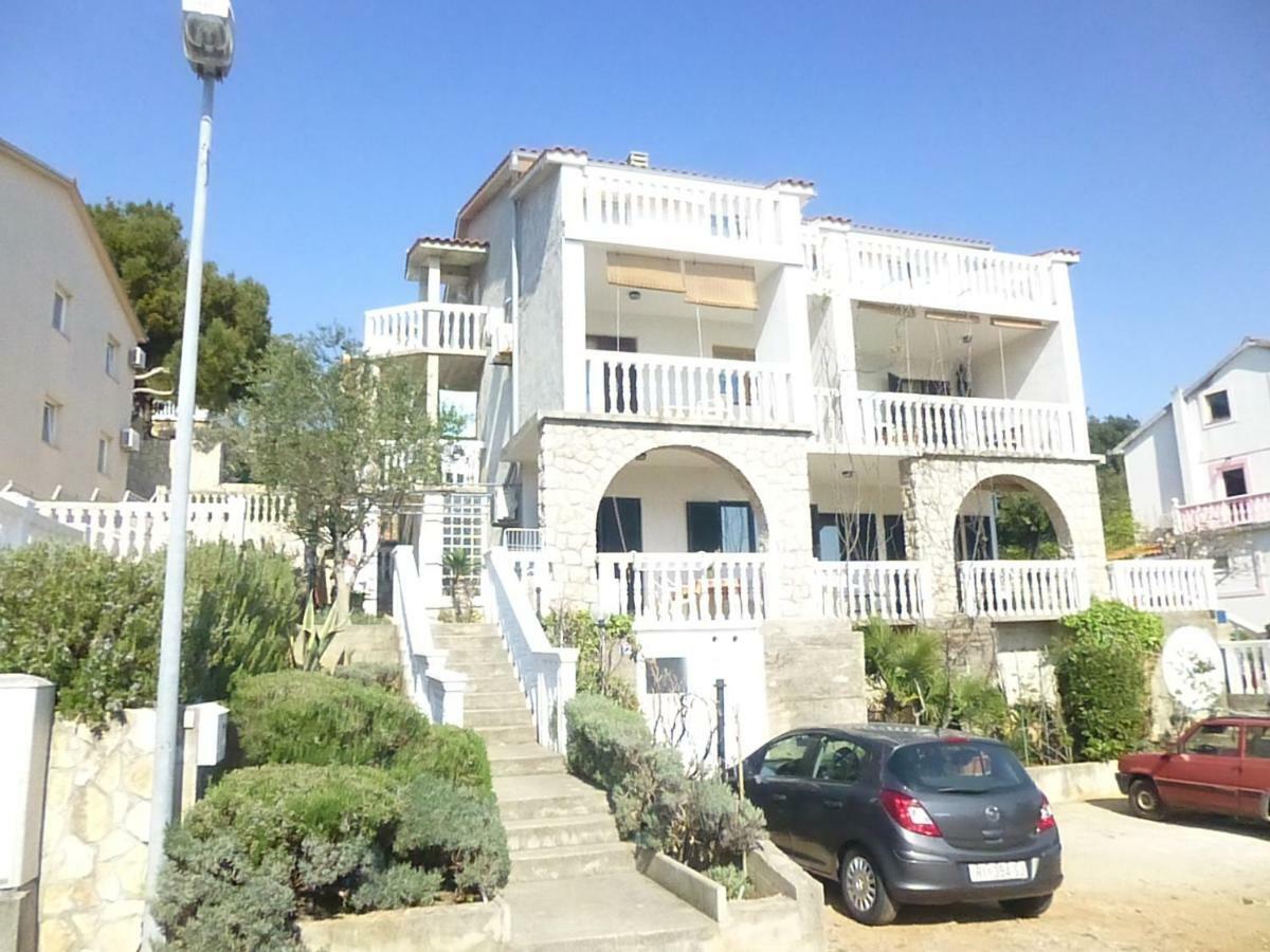 Apartments Vila Lavanda 奥米沙利 外观 照片