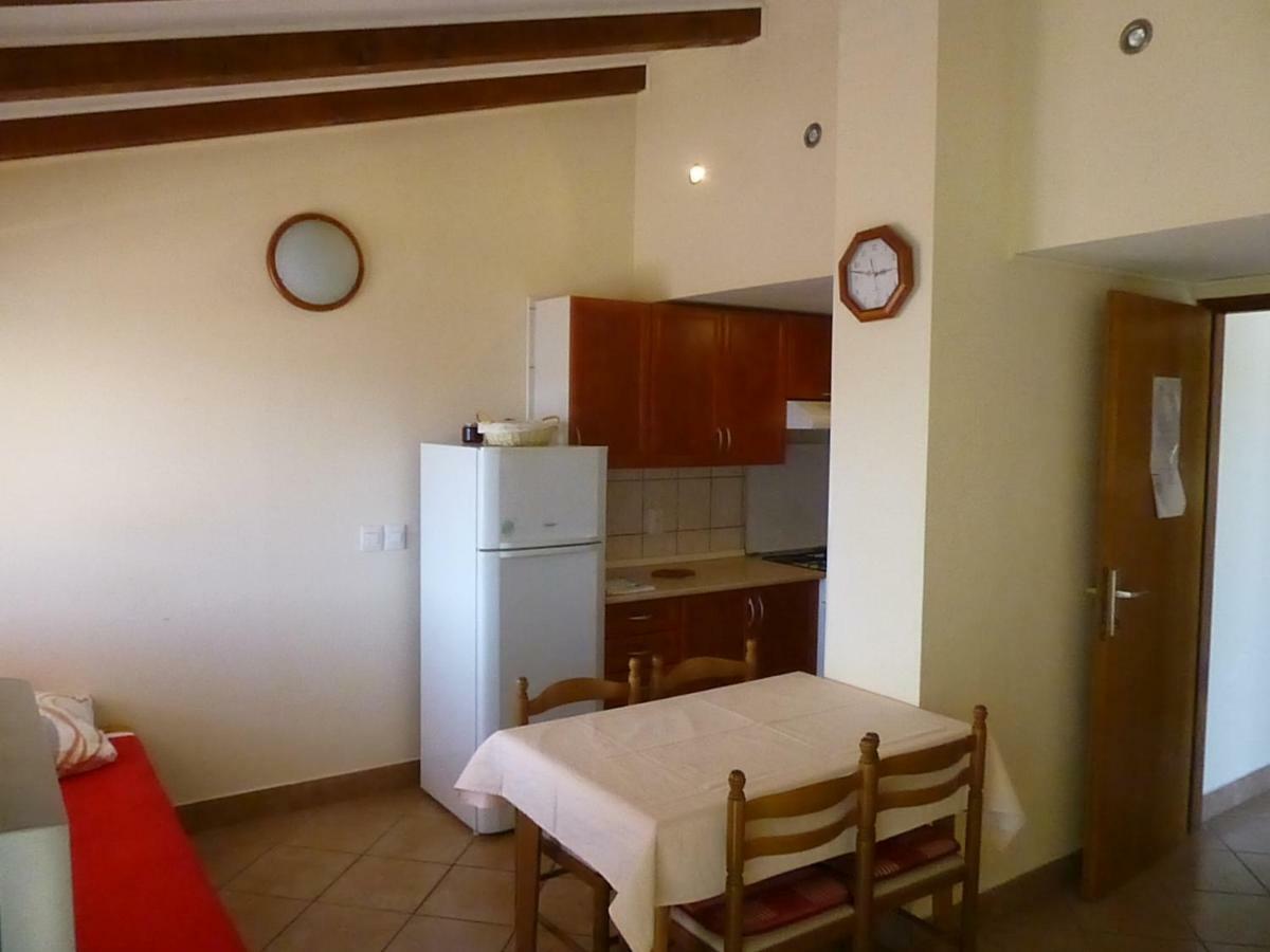 Apartments Vila Lavanda 奥米沙利 外观 照片