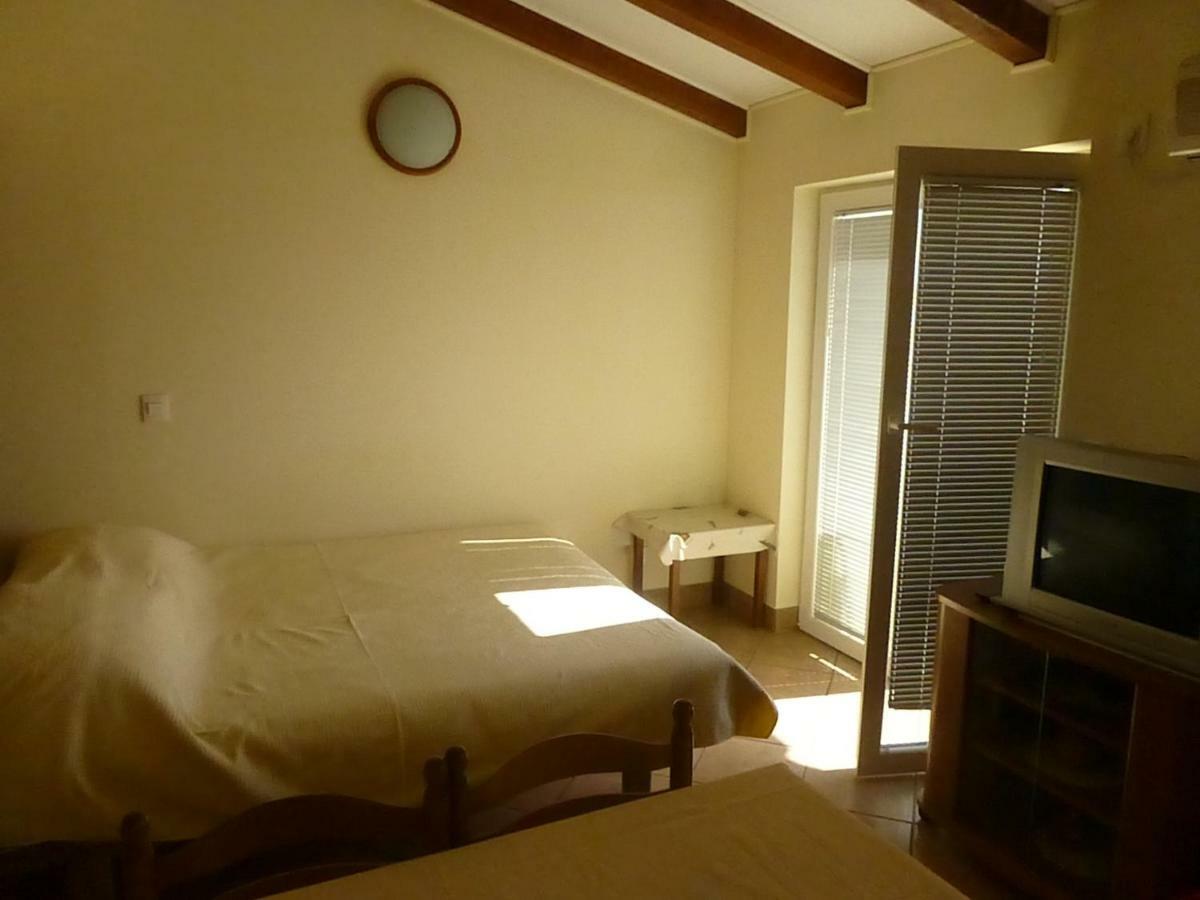 Apartments Vila Lavanda 奥米沙利 外观 照片