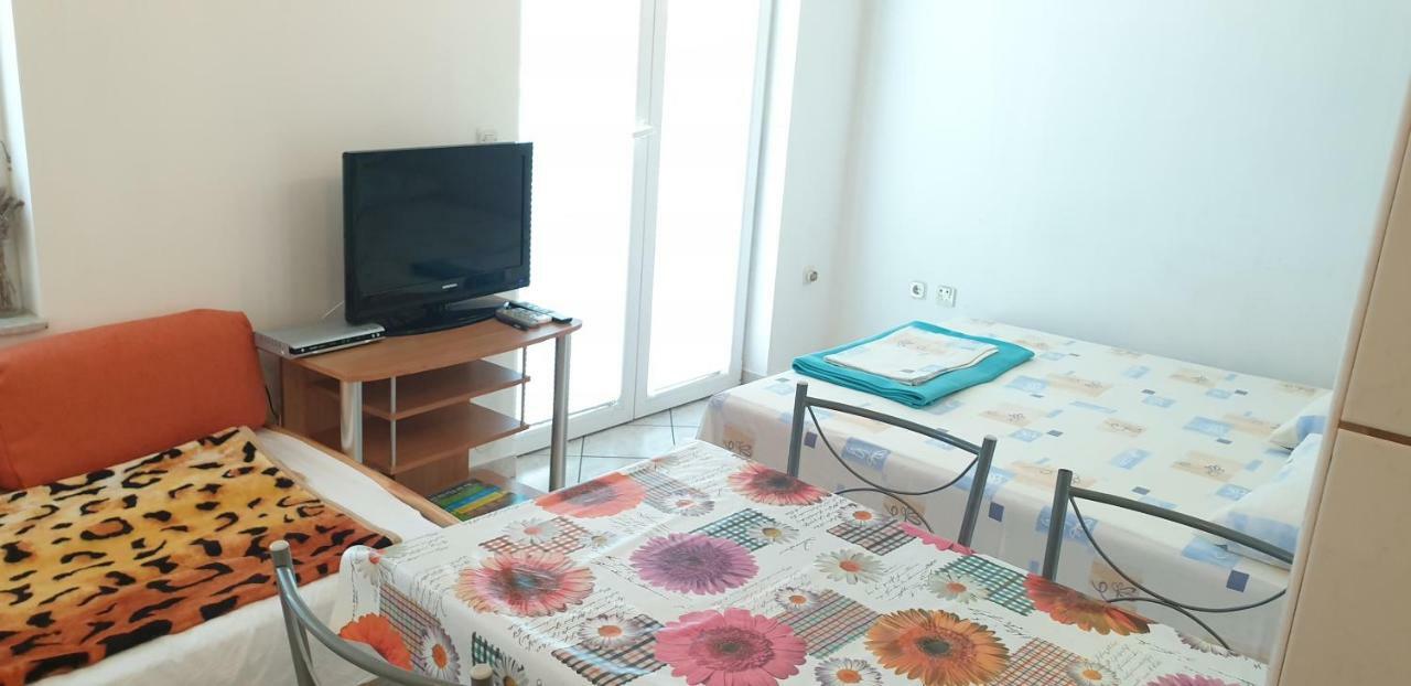 Apartments Vila Lavanda 奥米沙利 外观 照片